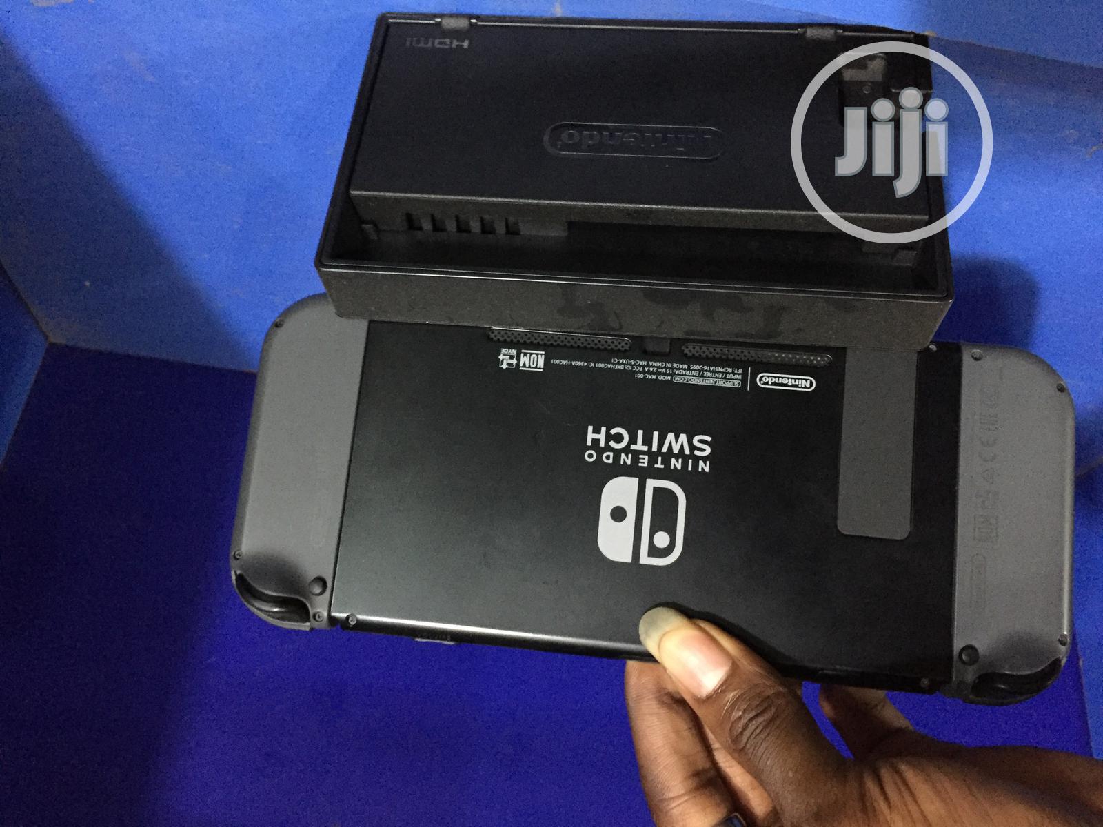Nintendo Switch + Dock