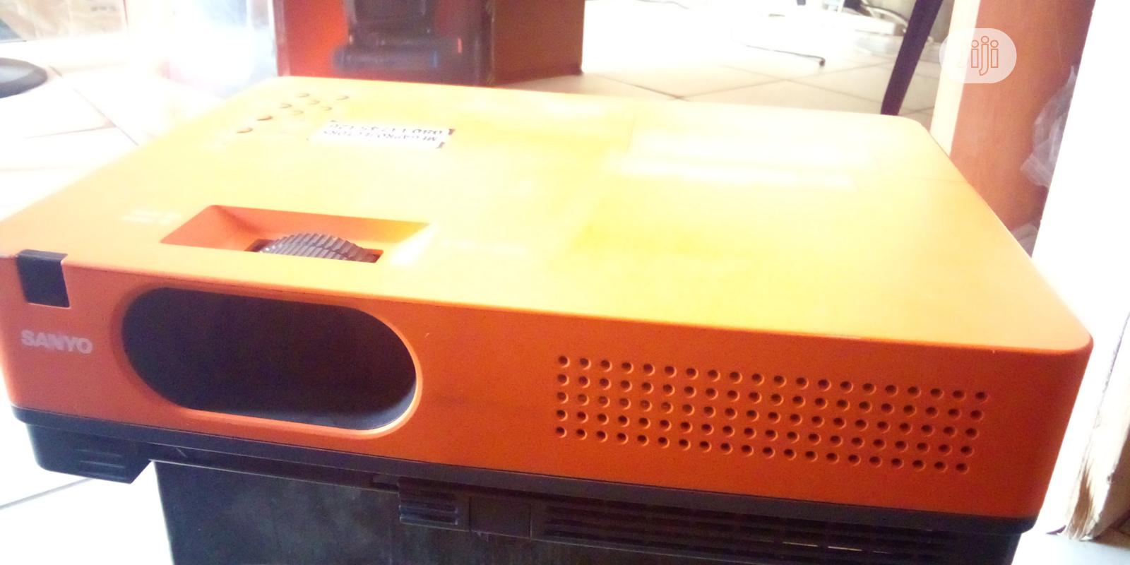 Sharp Sanyo Projector