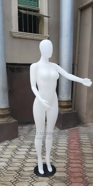 Faceless White Female Mannequins