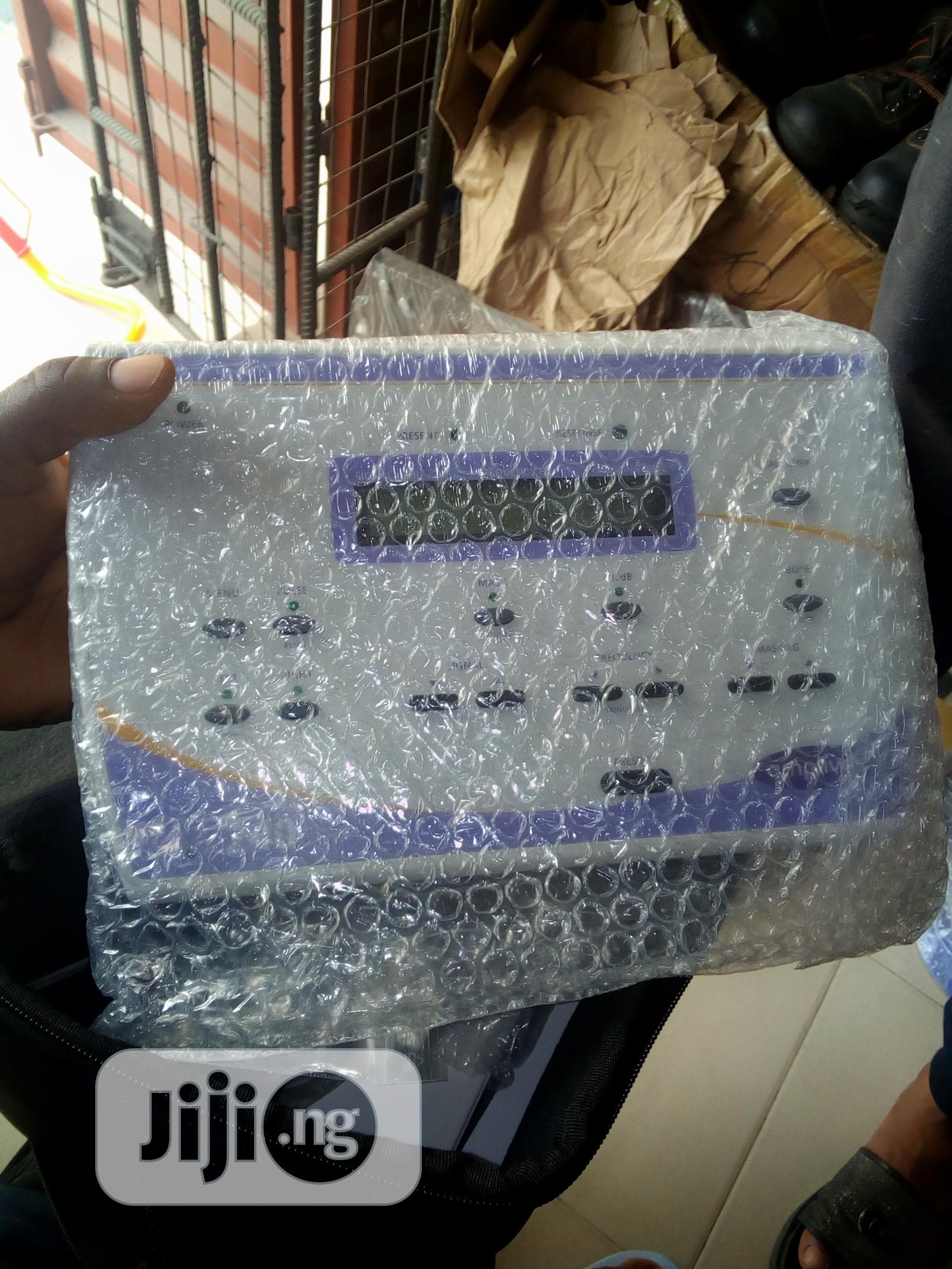Audiometer (Amplivox 240)
