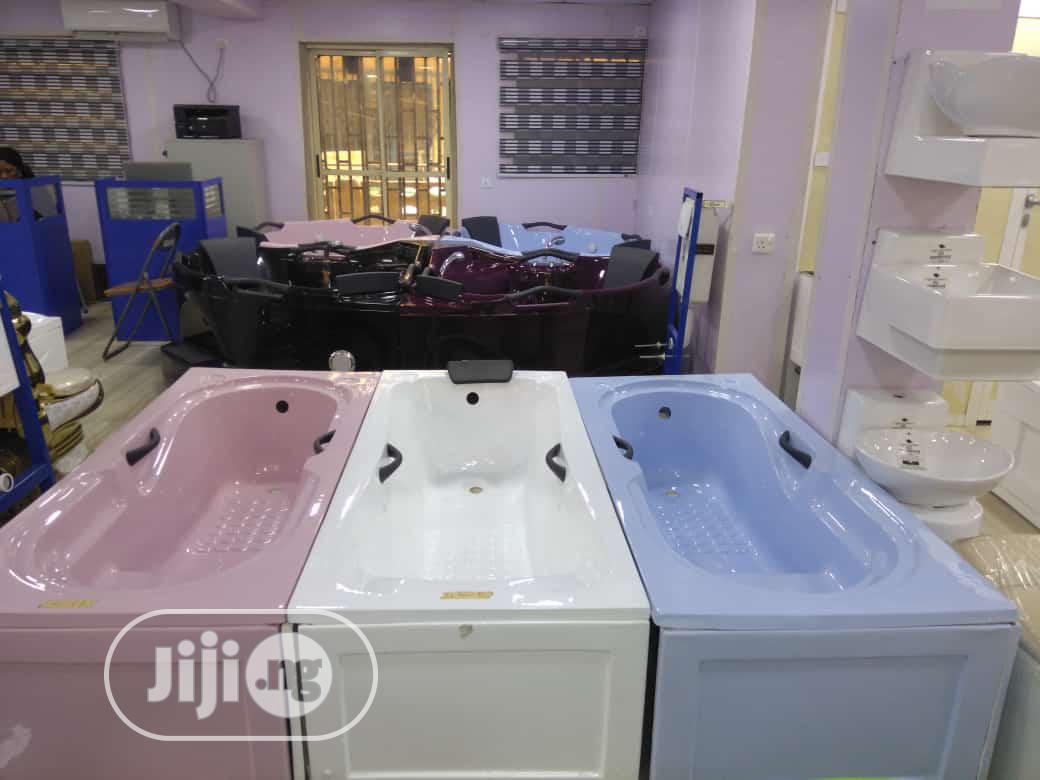 Executive Bath Tub
