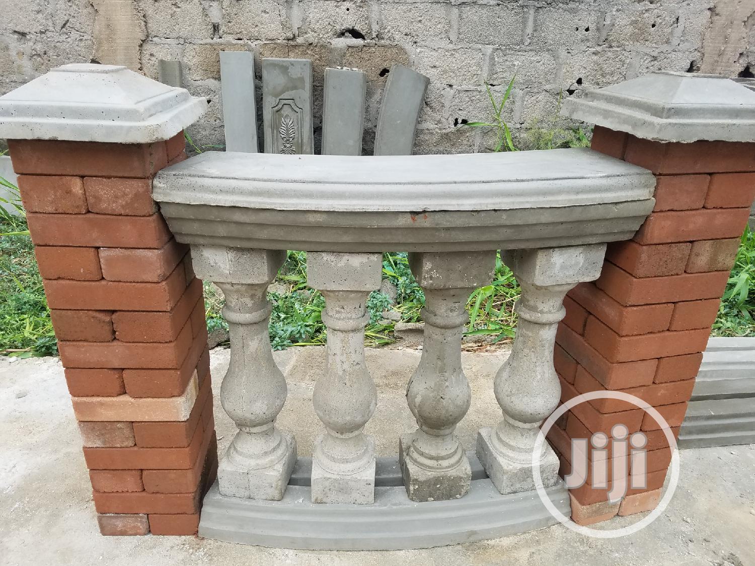 Classic Style Balustrade Curved Railings Set.