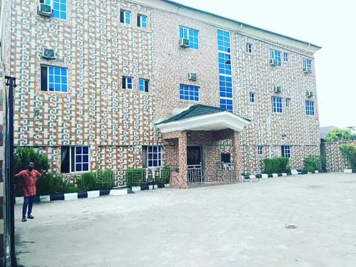 Executive Hotel With Federal Light in Ph