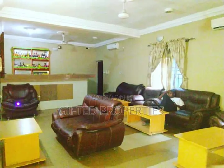 Executive Hotel With Federal Light in Ph