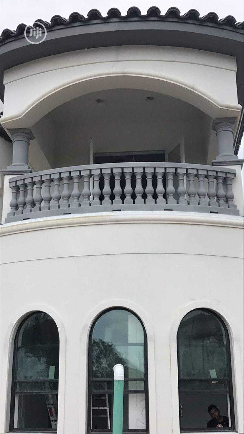 Classic Style Balustrade Curved Railings Set.