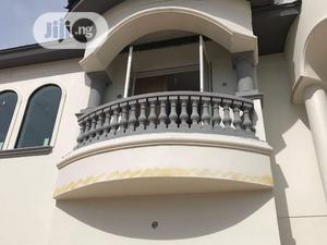 Classic Style Balustrade Curved Railings Set.