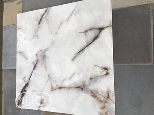 Cloud Neg 600/600 Floor Tile