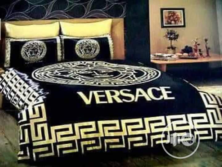 Quality Versace Duvet, Bedsheet With 4 Pillow Cases
