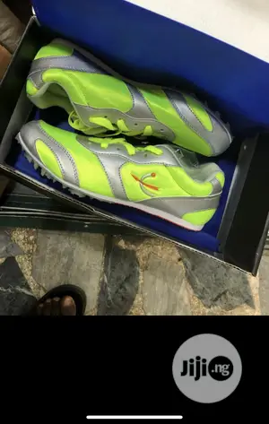 Quality Spike Shoe