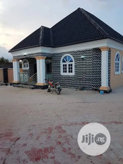 Painter And Screeding