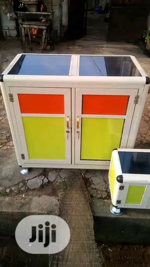 Show Glass