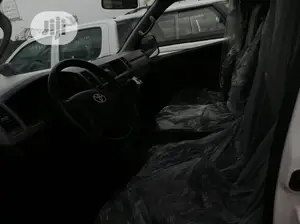 Toyota HiAce 2014