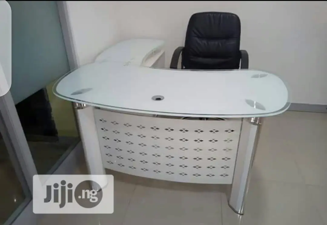 White Glass Table Size 1.4