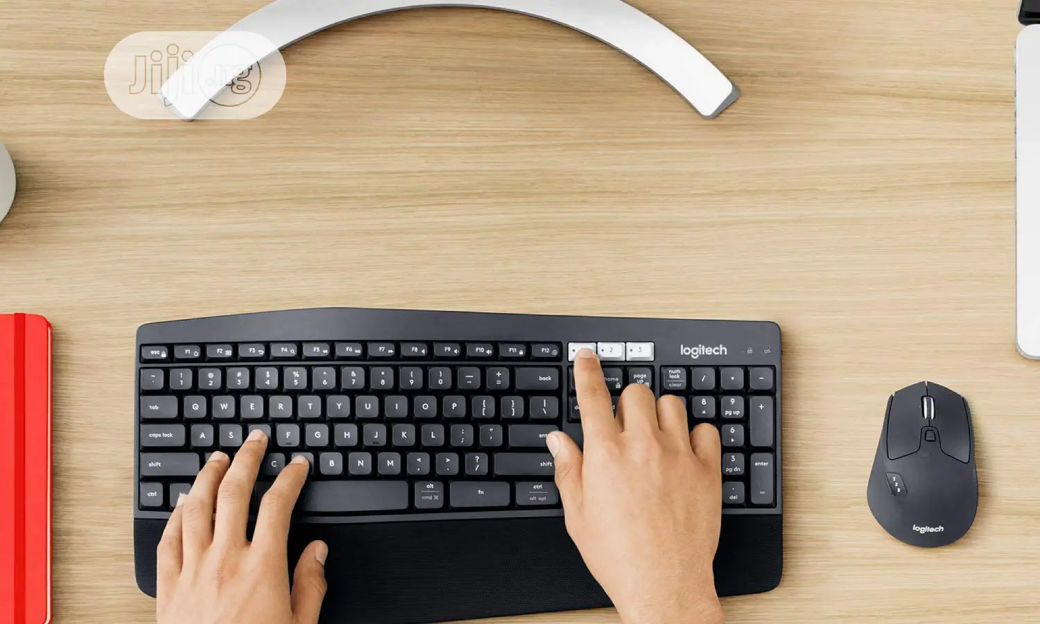 Logitech Mk850 Performance Wireless Keyboard and Mouse Combo