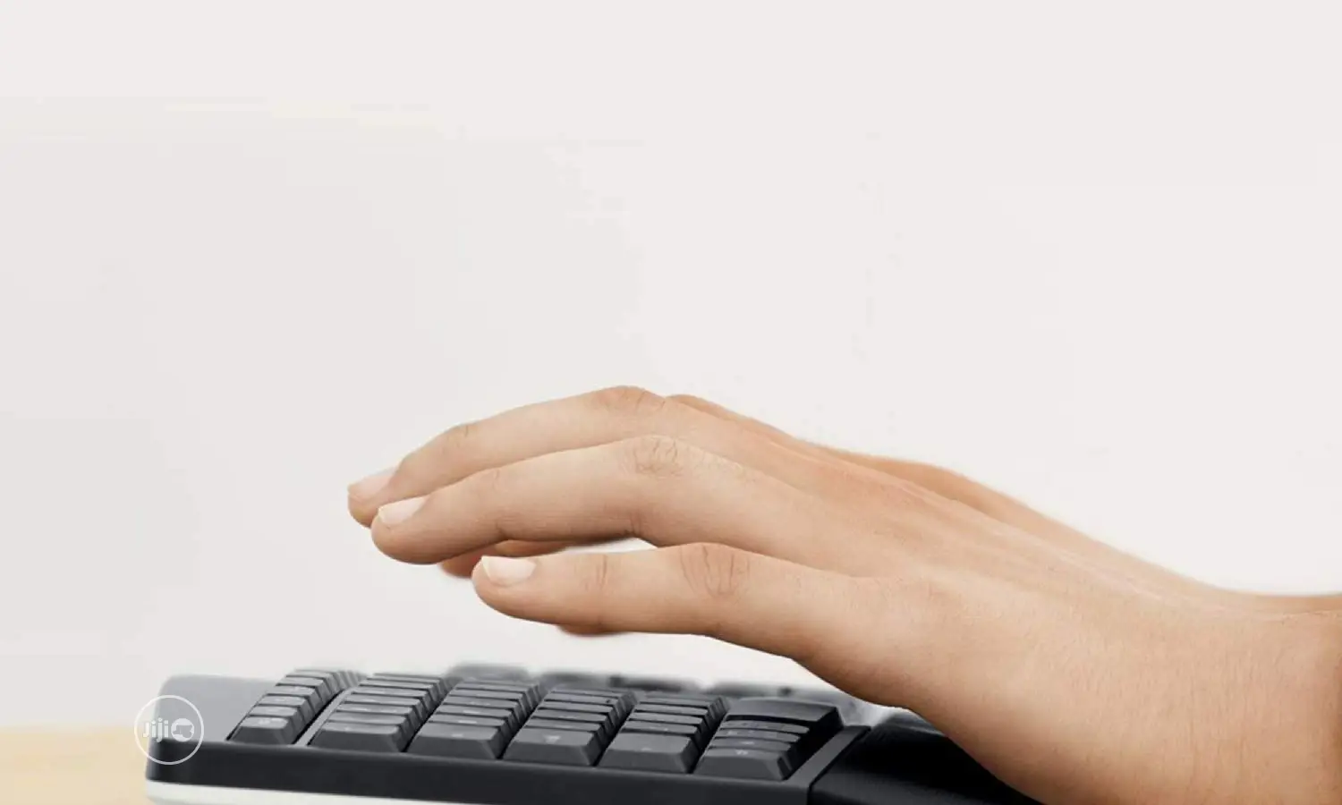 Logitech Mk850 Performance Wireless Keyboard and Mouse Combo