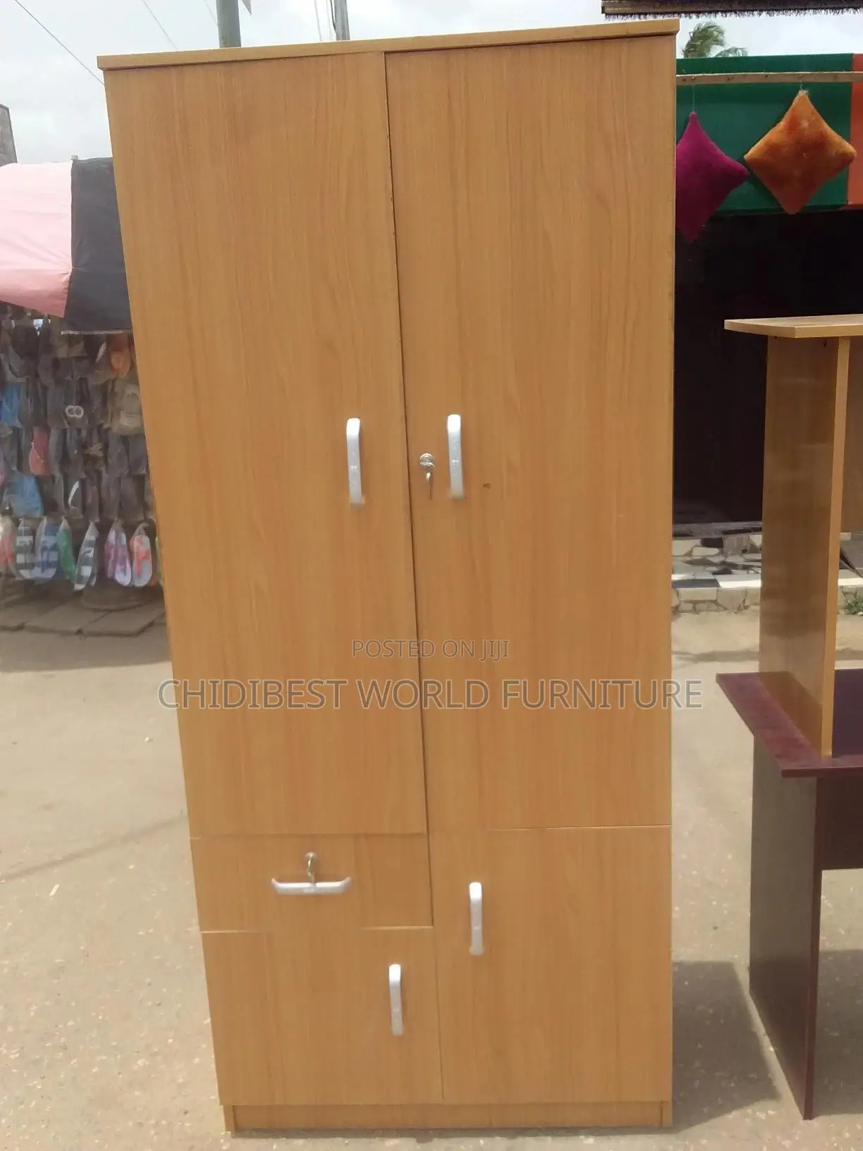 32inchis Wardrobe