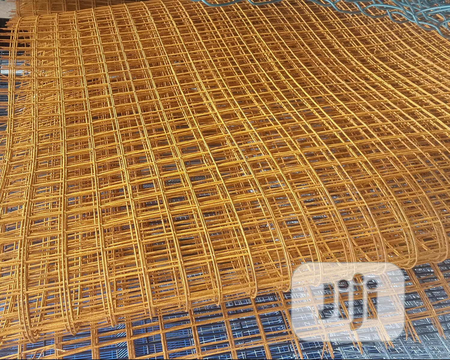 Mesh Black Wire