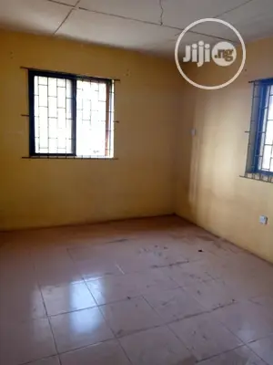 3bdrm Apartment in Ipaja for rent