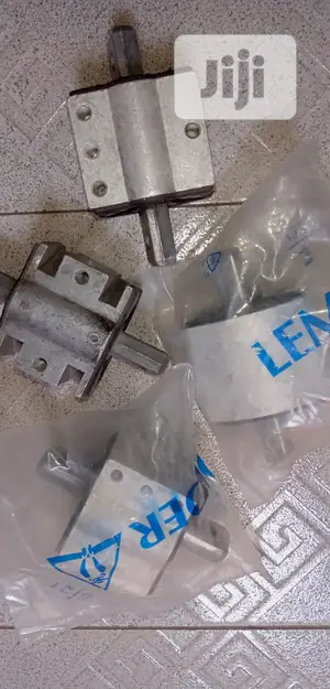 MERCEDES BENZ Gear Box Mount/Seat