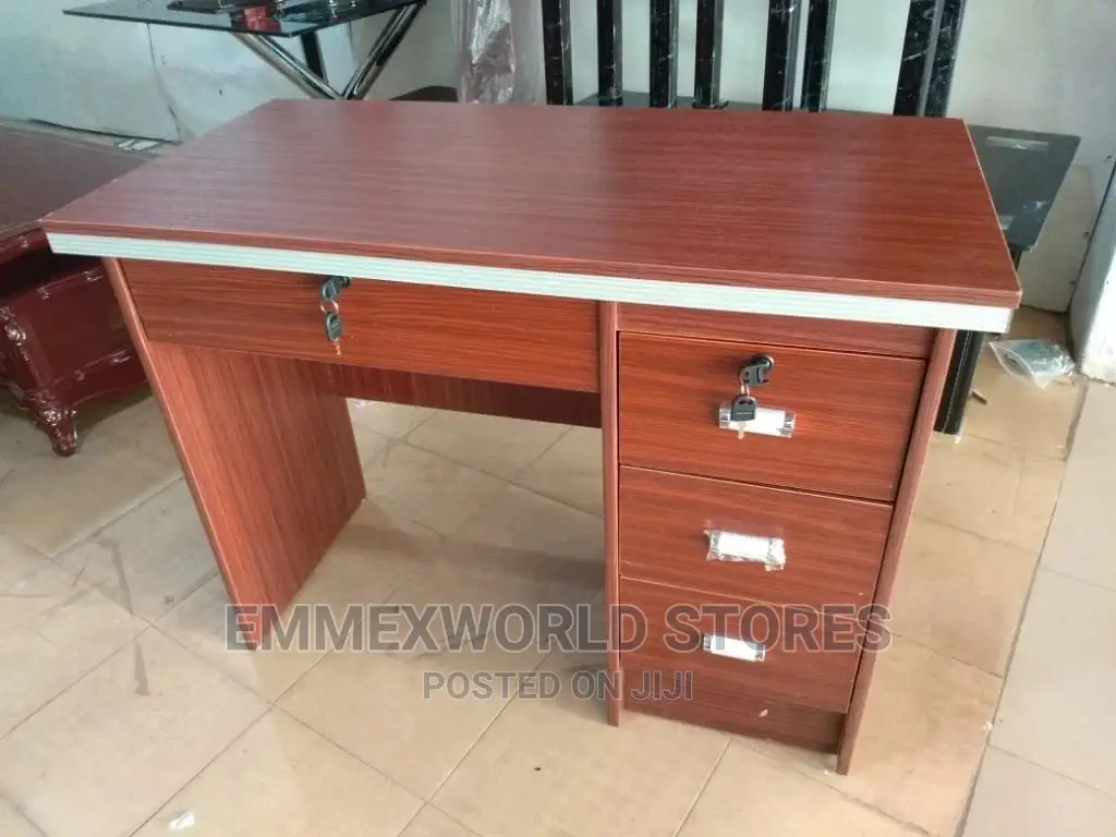 Sleek Executive Office Table (4ft)