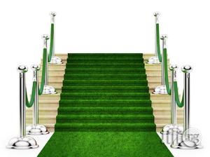 Use Green Grass Rugs As Walk Way In Your Events