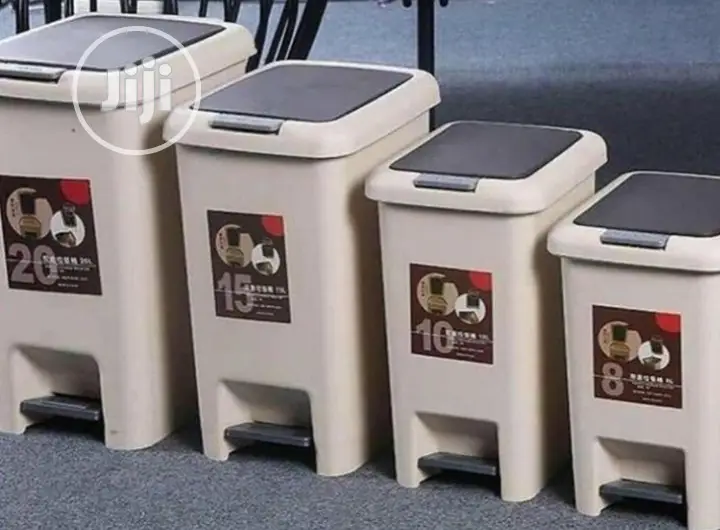 10l Plastic Pedal Dustbin Cream Colour