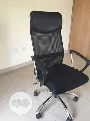 Comfortable Office Chair With Movable Wheels