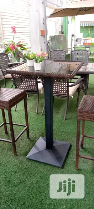 Executive Chair For Hotel Room And Pallor Bar