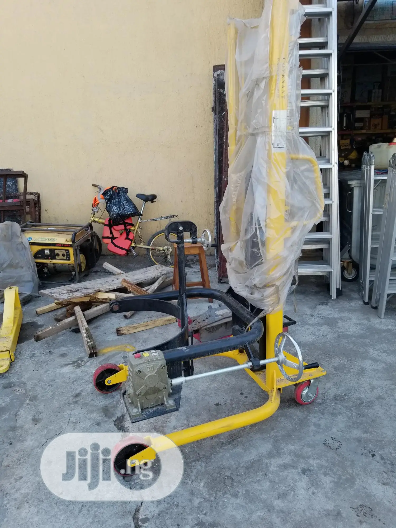Manual Drum Lifter