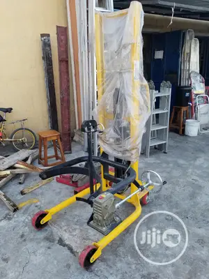 Manual Drum Lifter