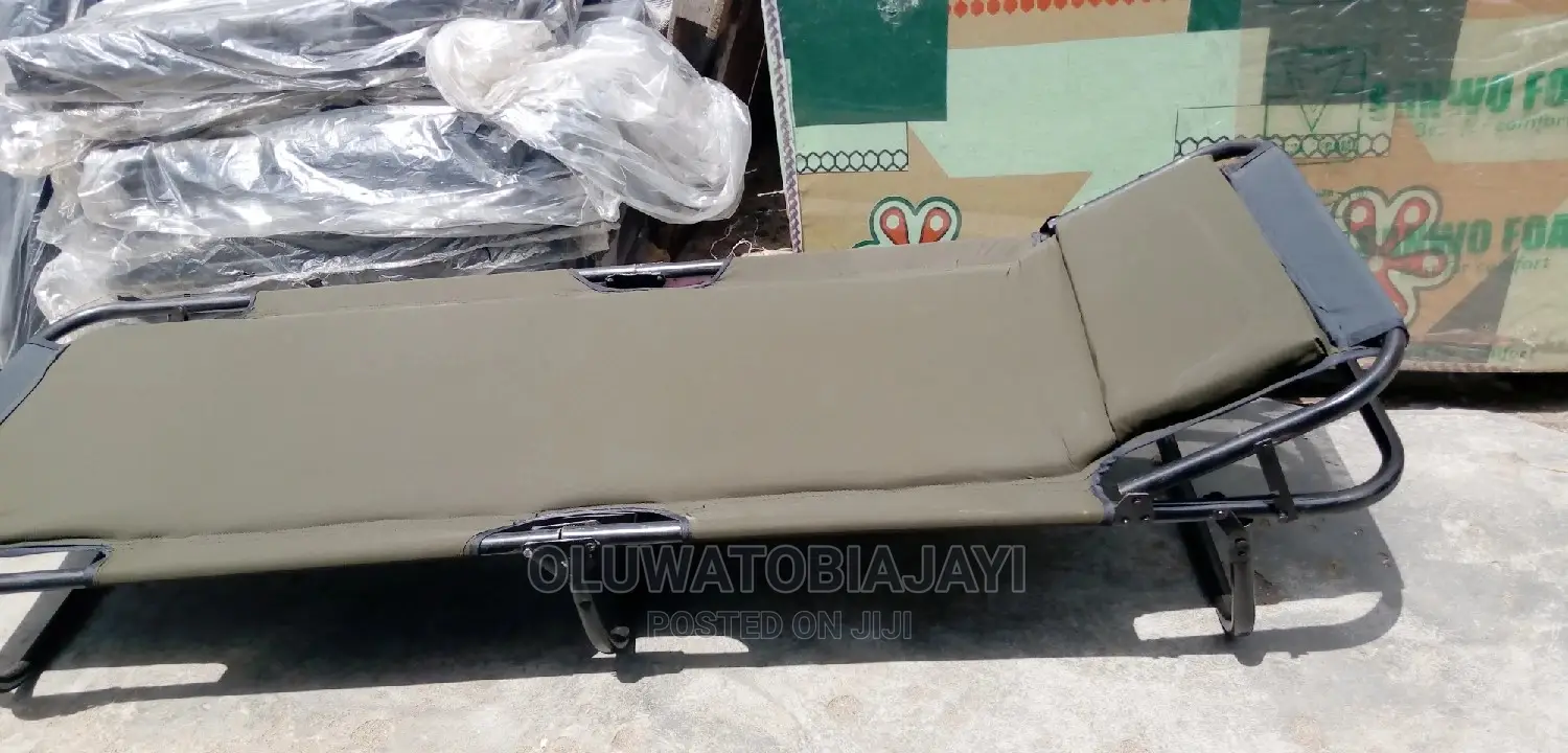 Campbed With Adjustable Headrest