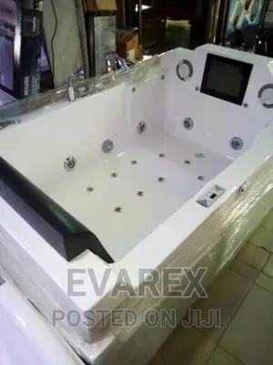 Quality Jacuzzi Bathtub With Tv