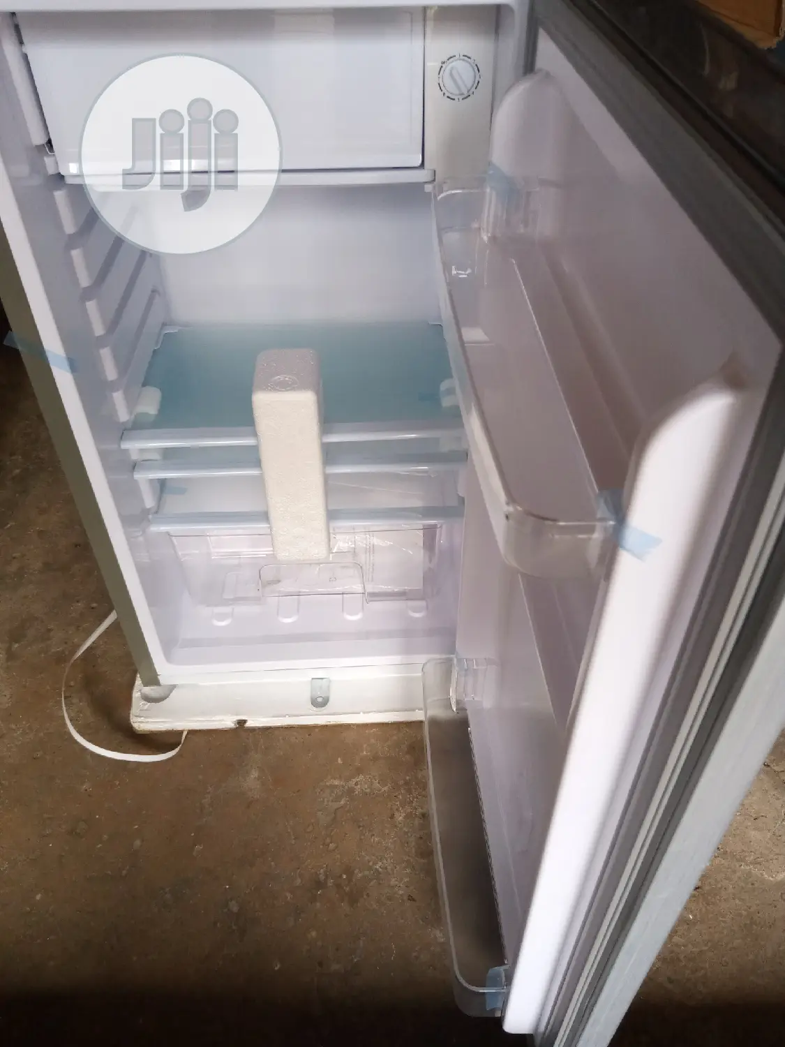 100l Lg Fridge (Strong and Reliable)