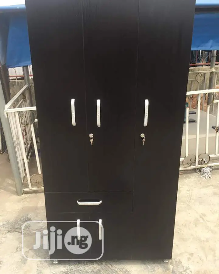 Wardrobe With Drawers
