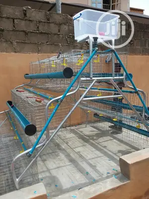 Photo - Battery Cage With Automatic Drinkers