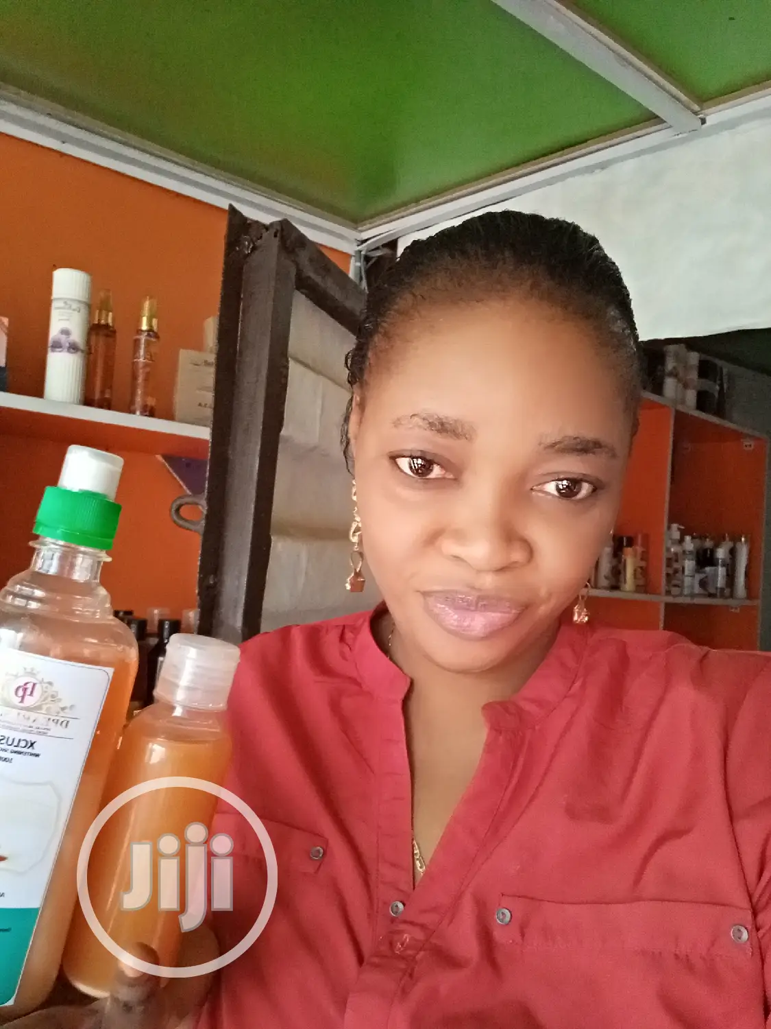 Bleached Body Repair Exfoliating Oil in Isolo Skincare, Dpearl