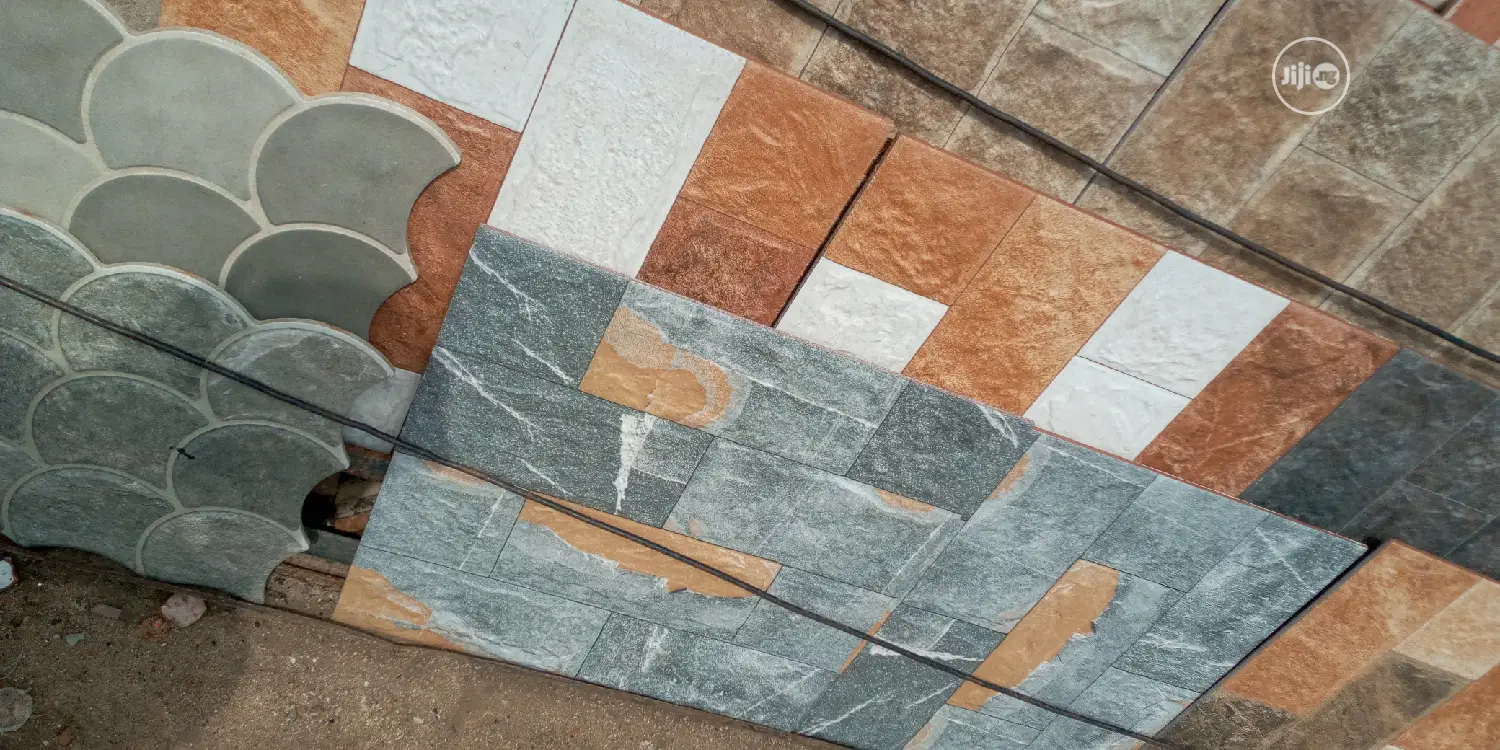 External And Internal Crack Wall Tiles