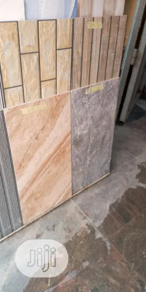 External And Internal Crack Wall Tiles