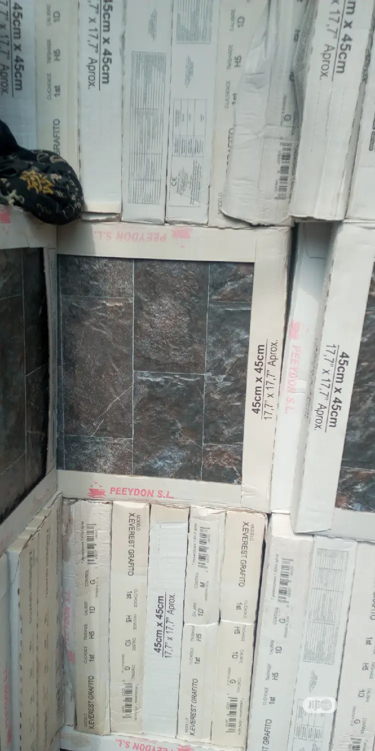 External And Internal Crack Wall Tiles