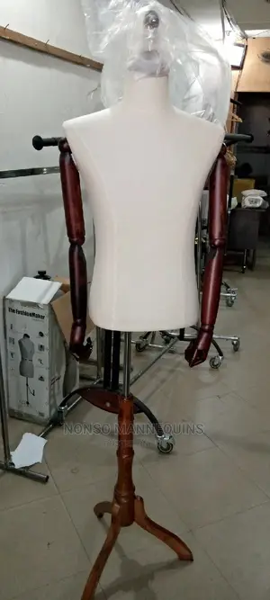 Half Body Male Mannequins With Moveable Hands
