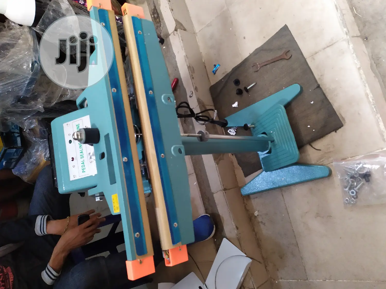 Pedal Sealing Machine