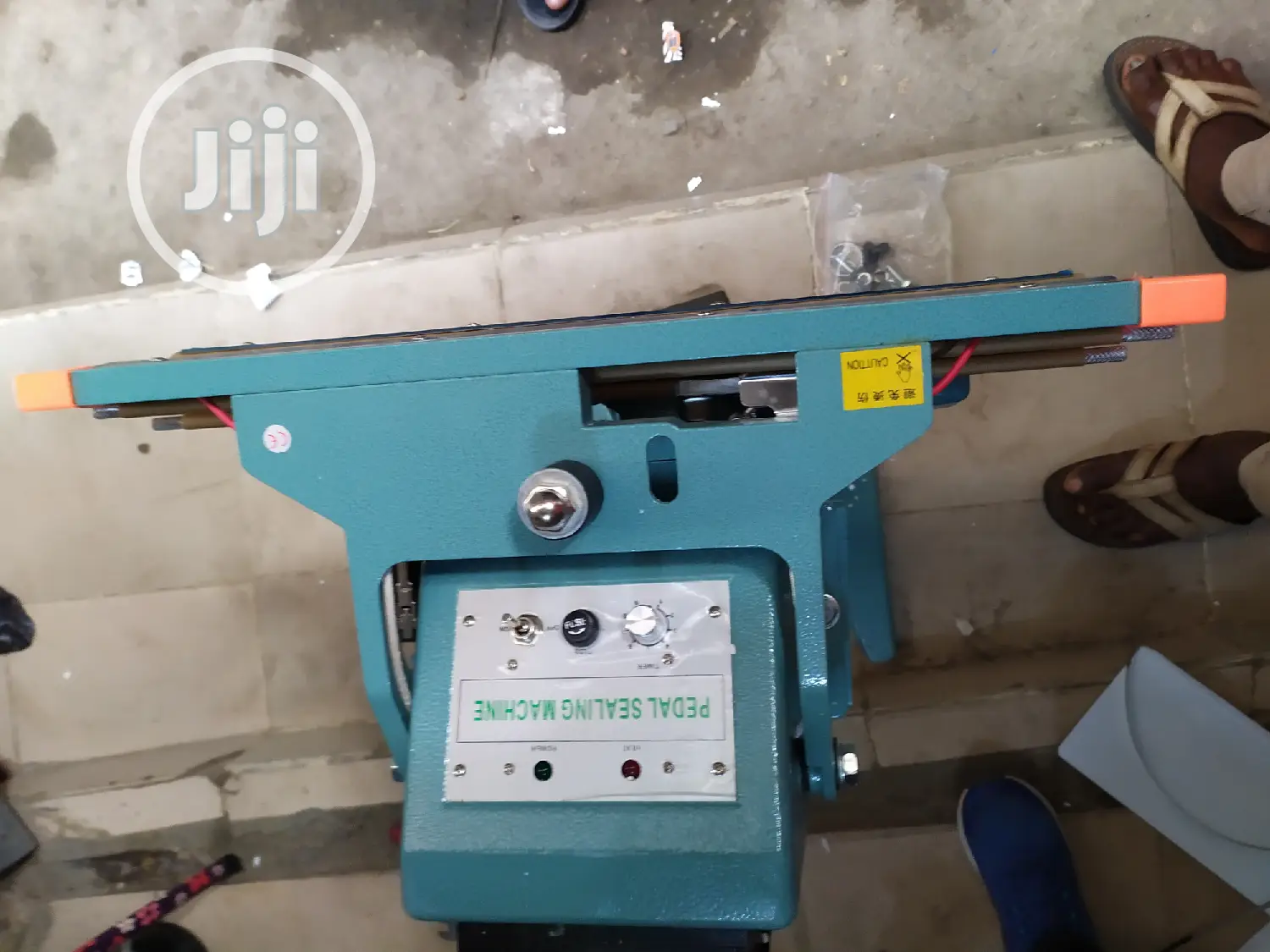 Pedal Sealing Machine