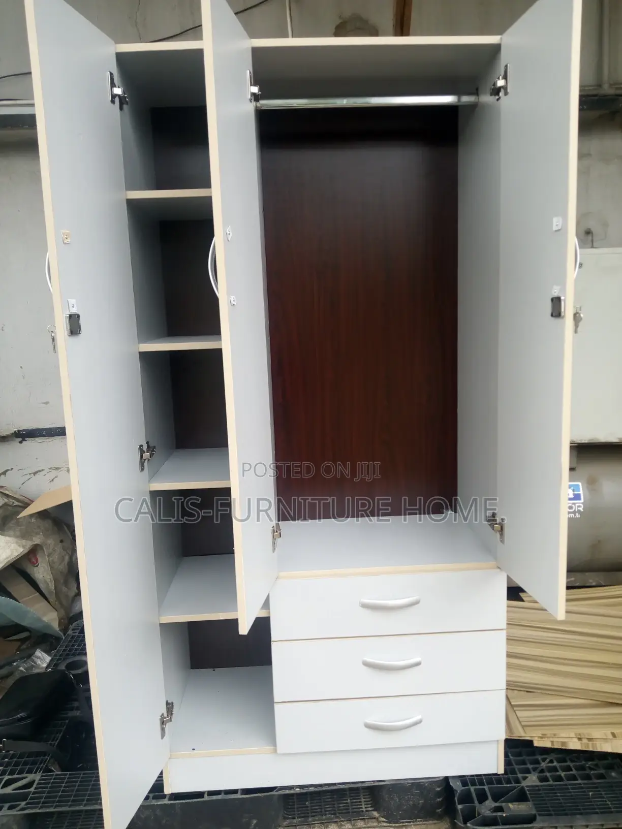 6ft X 3ft Wardrobe (Grey Color)