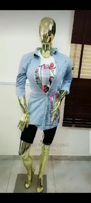 Busty Female Faceless Gold Chrome