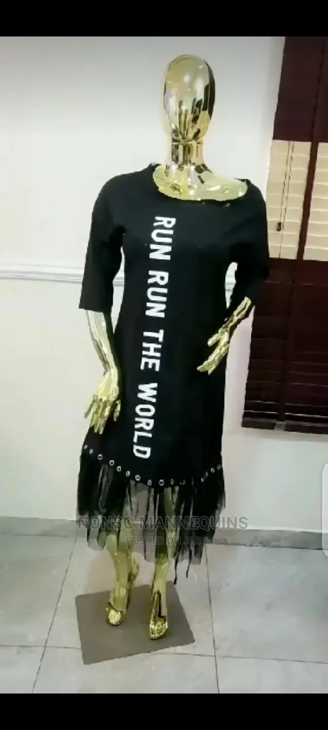 Busty Female Faceless Gold Chrome