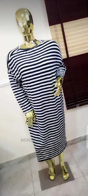 Busty Female Faceless Gold Chrome