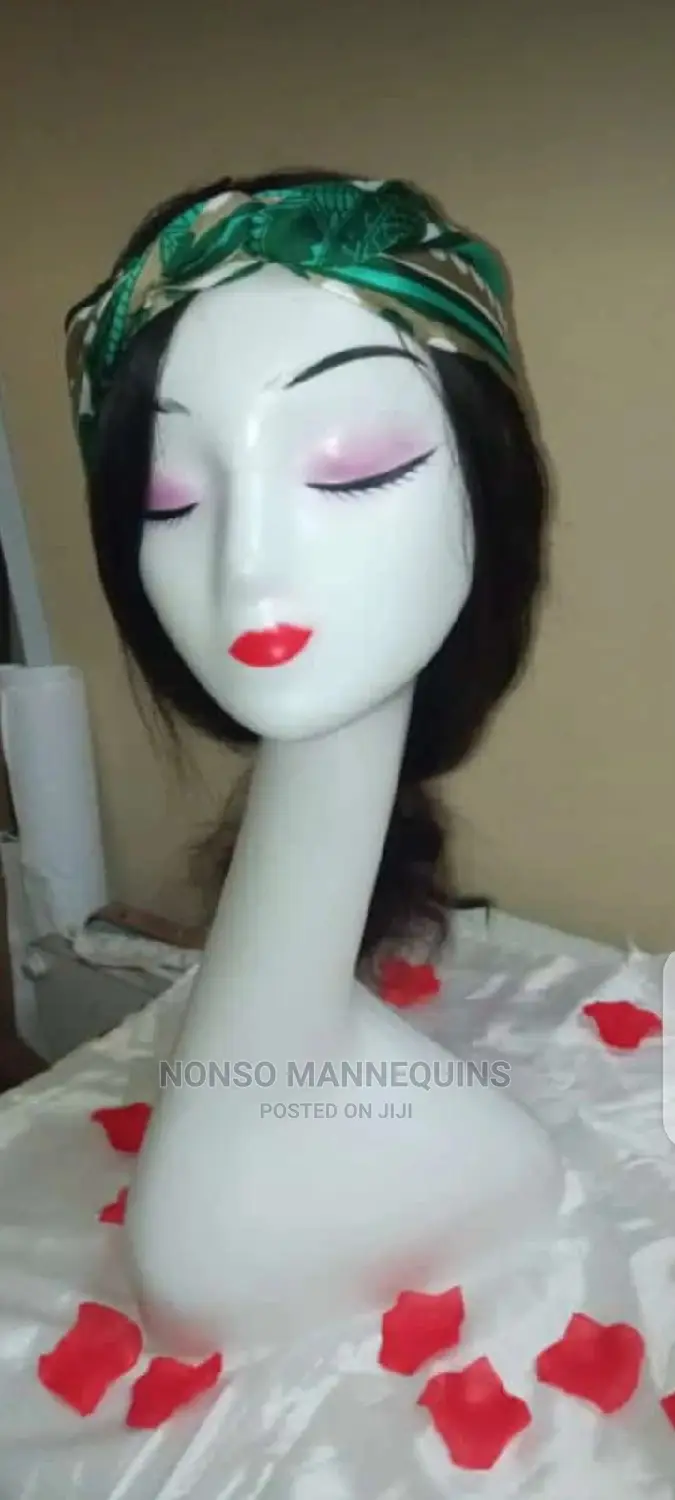 Long Neck White Plastic Hats Mannequins