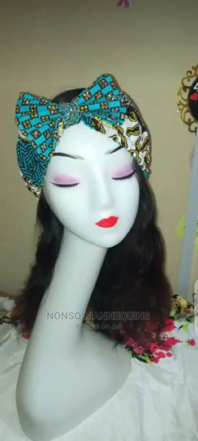 Long Neck White Plastic Hats Mannequins