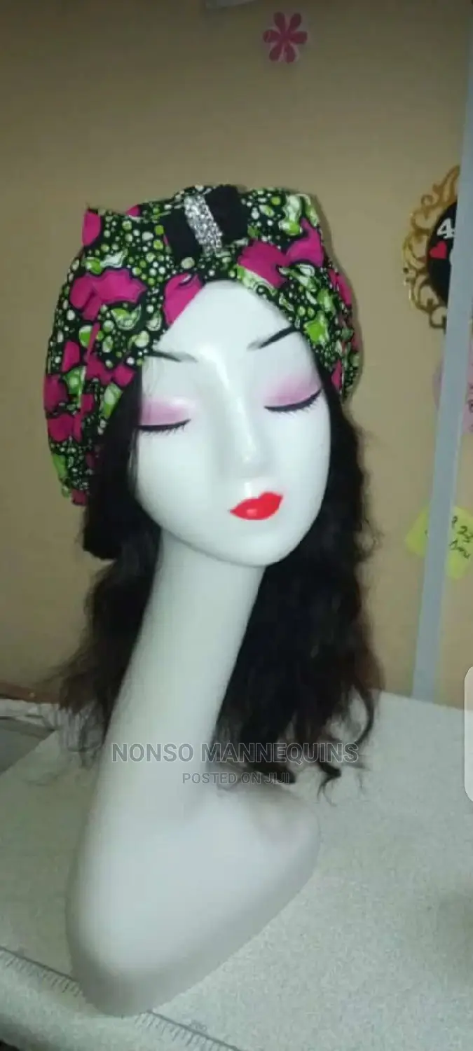 Long Neck White Plastic Hats Mannequins
