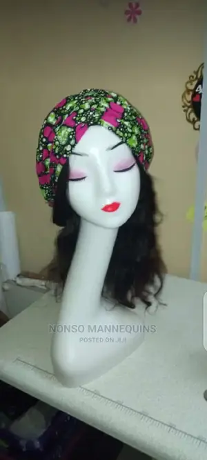 Long Neck White Plastic Hats Mannequins